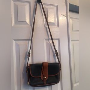 Vintage Dooney and Bourke navy two toned pebble leather crossbody